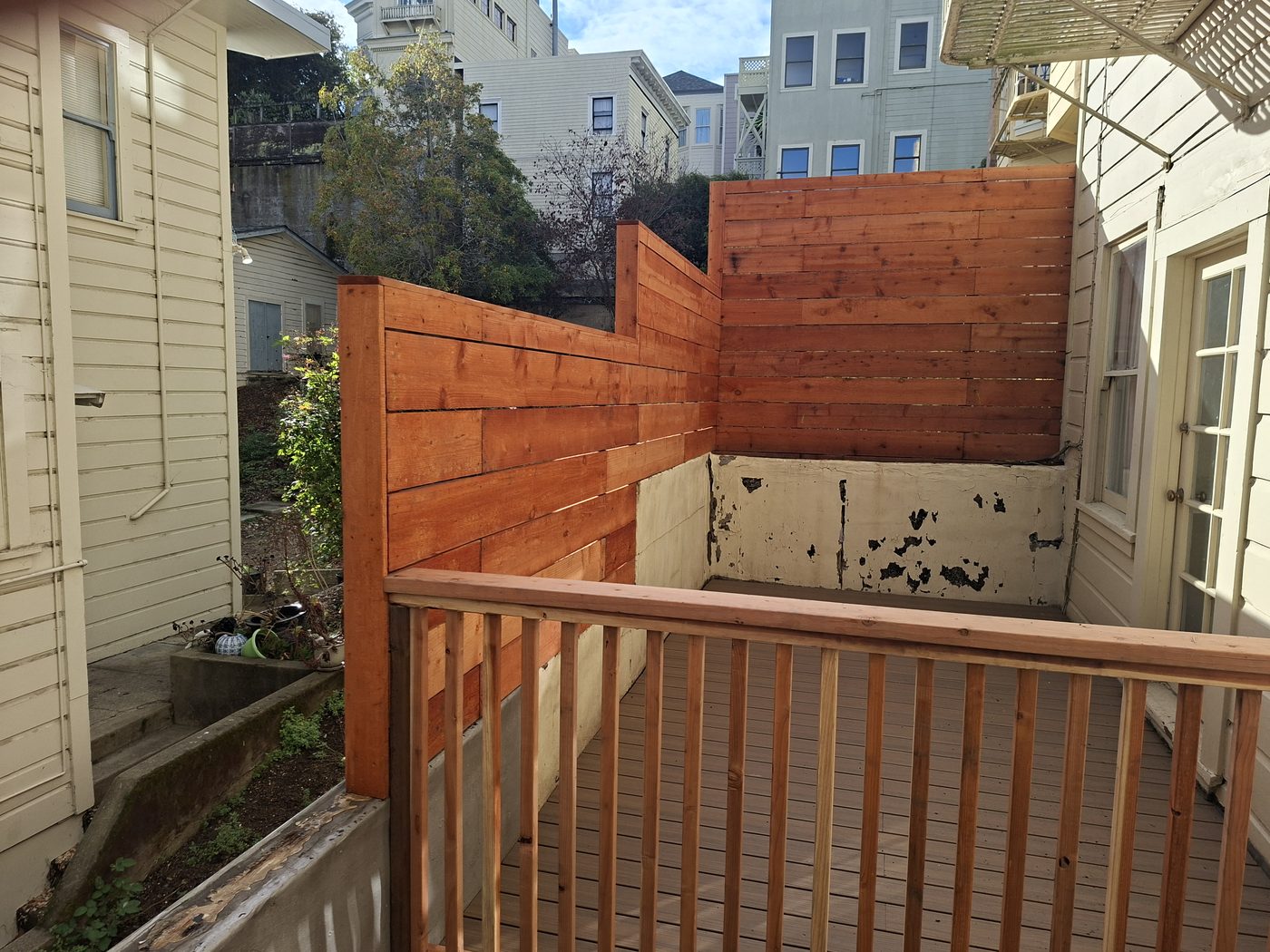 New construction outdoor space adjacent to an accessory dwelling unit in San Francisco